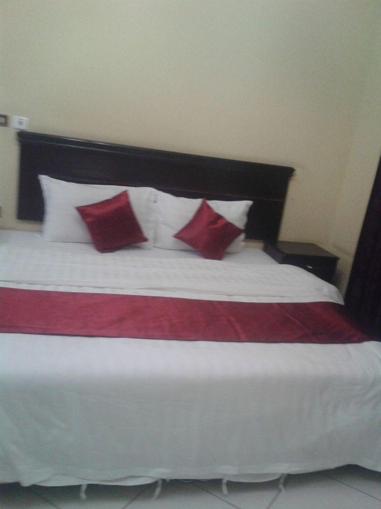 Oyo 277 Al Tamayoz Al Raqi Furnished Units 3 เจดดาห์ ภายนอก รูปภาพ